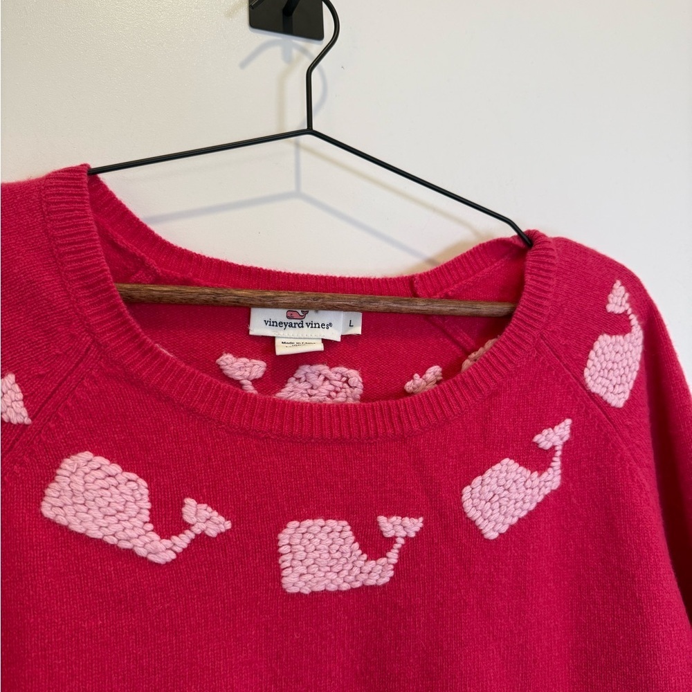 Vineyard Vines Hot Pink Lambswool Sweater with Whale Pattern Sz Large - Picture 2 of 9